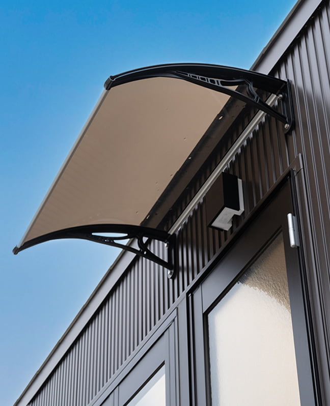 玄関ヒサシ